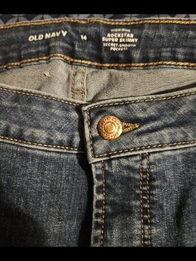 Old Navy Rockstar Super Skinny Jeans in Medium Blue Wash